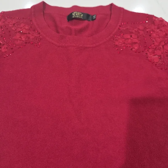 Red Sweater with Sequin Details Size L. - Picture 7 of 15